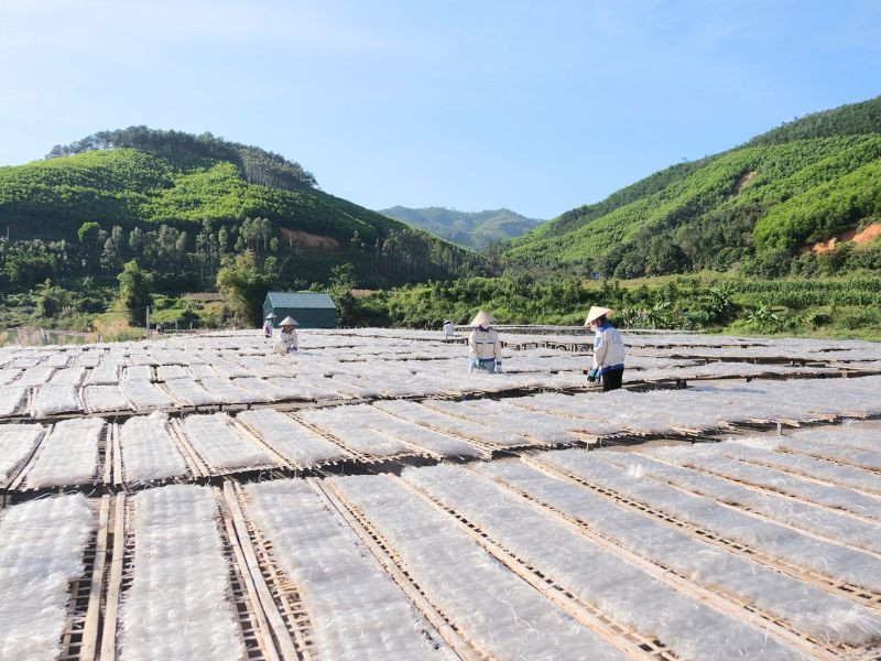 Miến Dong Bình Liêu thu hút nhiều du khách 