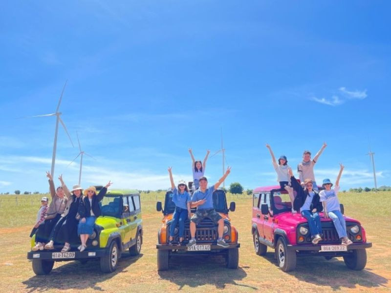 Trải nghiệm đi xe jeep tại Bàu Trắng Trải nghiệm đi xe jeep tại Bàu Trắng