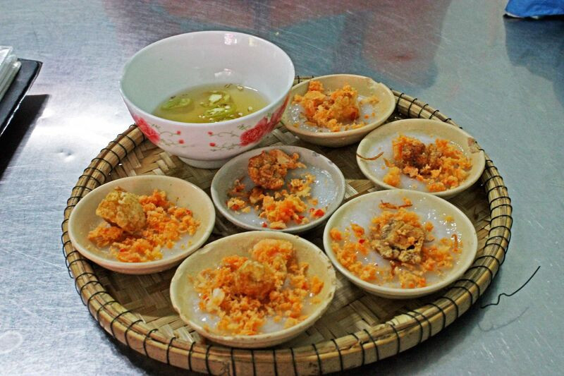 Bánh bèo với topping hấp dẫn