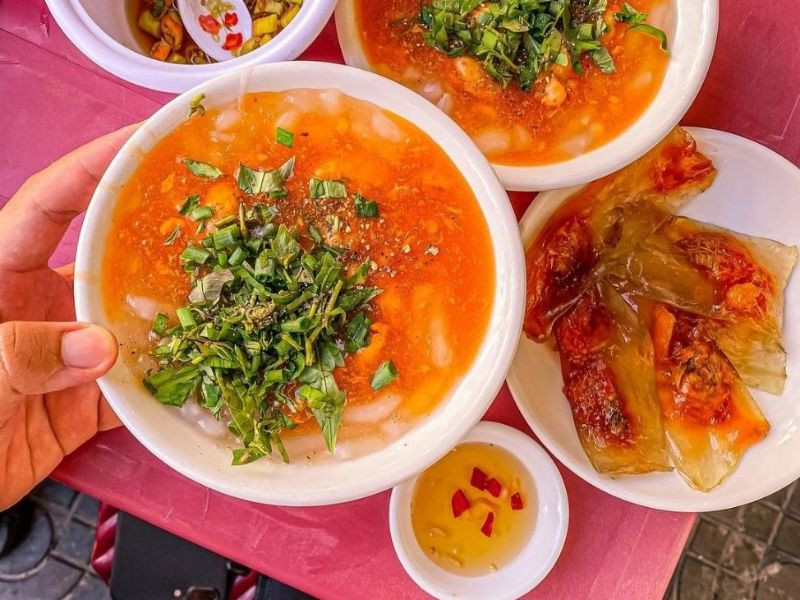 Tô bánh canh Nam Phổ đầy ú ụ