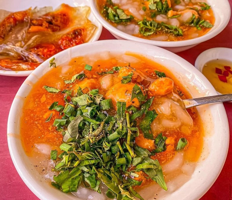 Thưởng thức tô bánh canh Nam Phổ