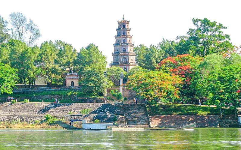 Chùa Thiên Mụ là nơi lý tưởng để cảm nhận vẻ đẹp yên bình