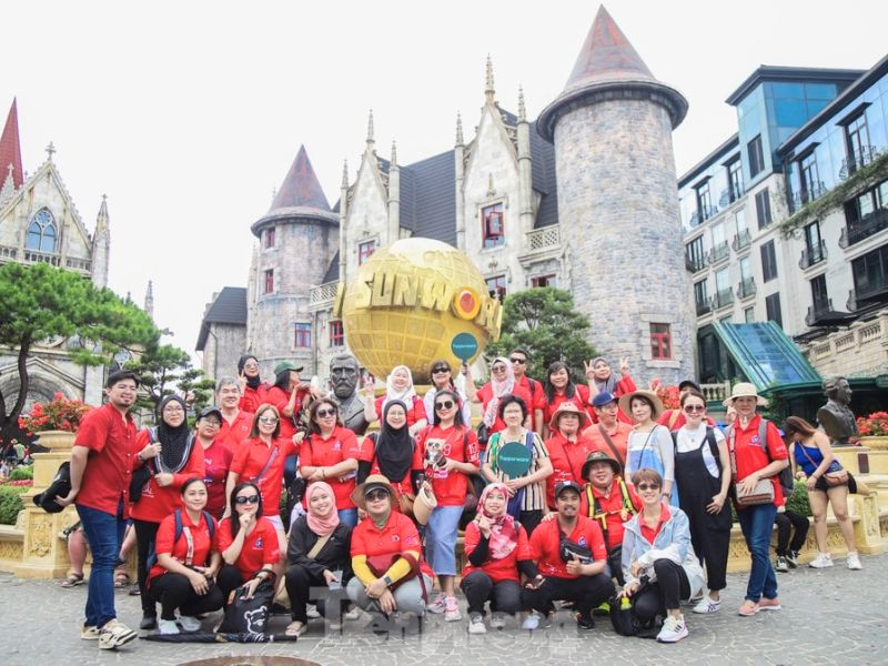 Đoàn du lịch Huế Đoàn số lượng đông đi du lịch