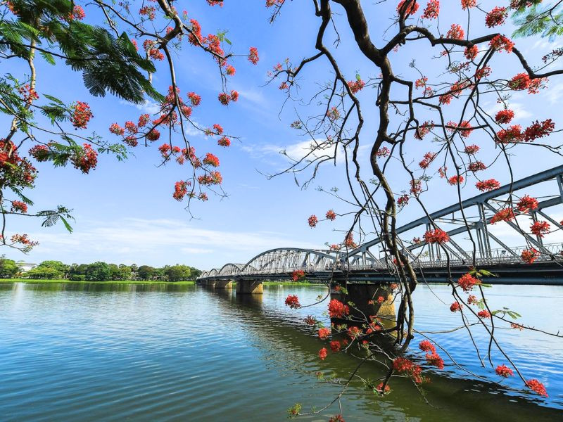 Huế thơ mộng Khung cảnh Huế thơ mộng