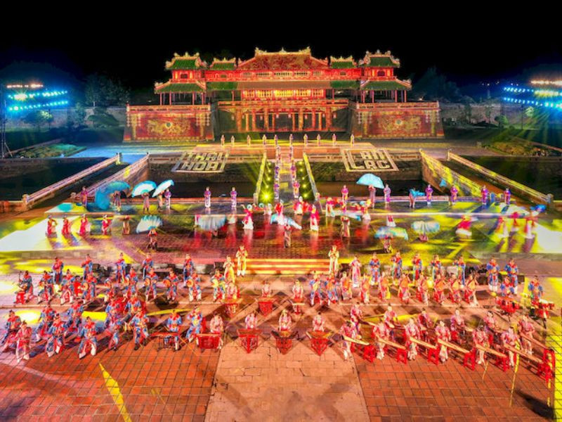 Khung cảnh Huế vào mùa lễ 
