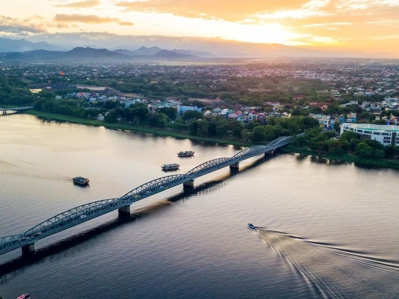 Sông Hương đầy thơ mộng