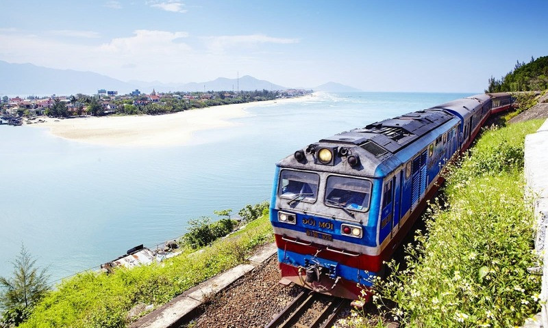 Di chuyển đến Ninh Chử bằng xe lửa