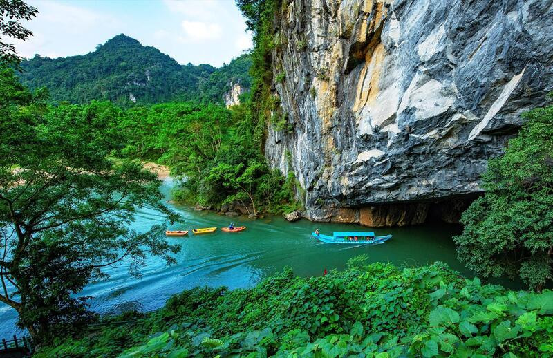 Dạo thuyền động Phong Nha - Kẻ Bàng 