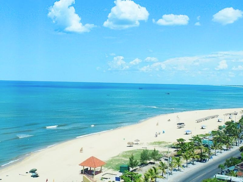 Biển Nhật Lệ - thu hút đông đảo khách du lịch Biển Nhật Lệ - thu hút đông đảo khách du lịch