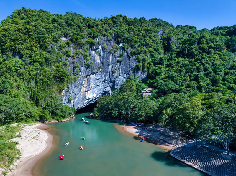 Động Phong Nha với vẻ đẹp thiên nhiên kỳ vĩ 