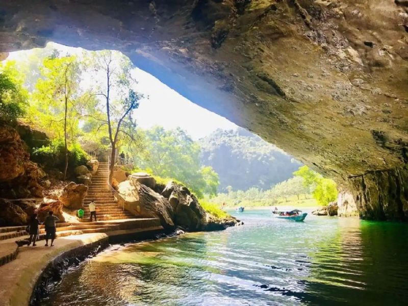 Động Phong Nha có dòng sông ngầm kỳ vỹ Động Phong Nha có dòng sông ngầm kỳ vỹ
