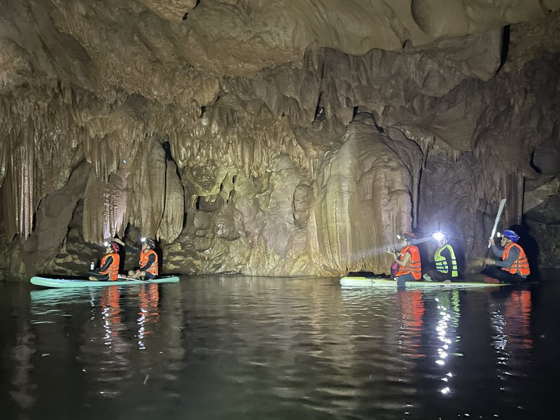 Phát hiện ra hang Sơn Nữ