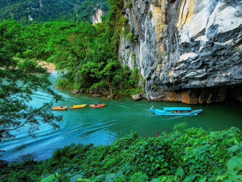 Bãi cát và bãi đá ngầm đẹp Bãi cát và bãi đá ngầm đẹp