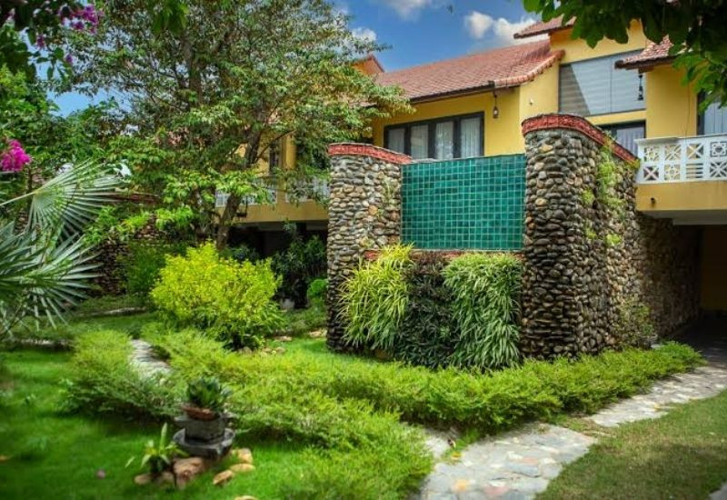 Khuôn viên xanh mát và yên bình tại Phong Nha Farmstay