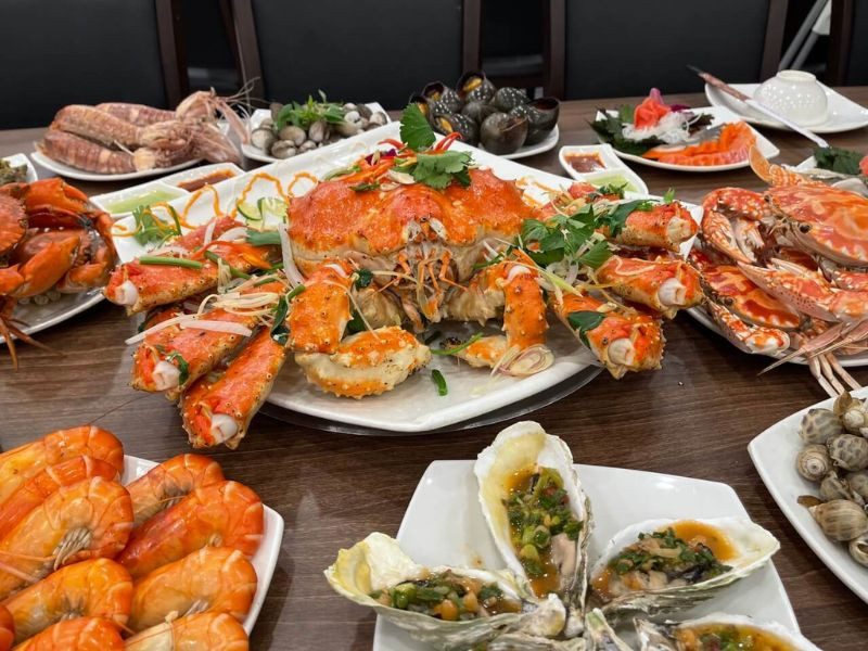 Thưởng thức bữa tiệc hải sản tươi ngon 