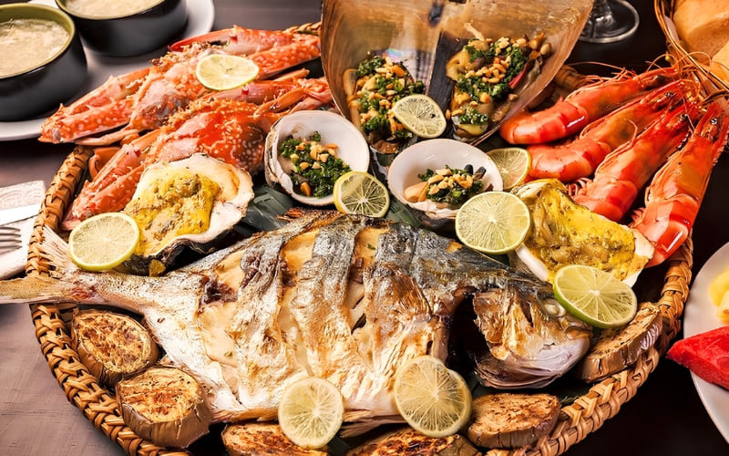 Thưởng thức hải sản tươi ngon trong suốt hành trình Thưởng thức hải sản tươi ngon trong suốt hành trình