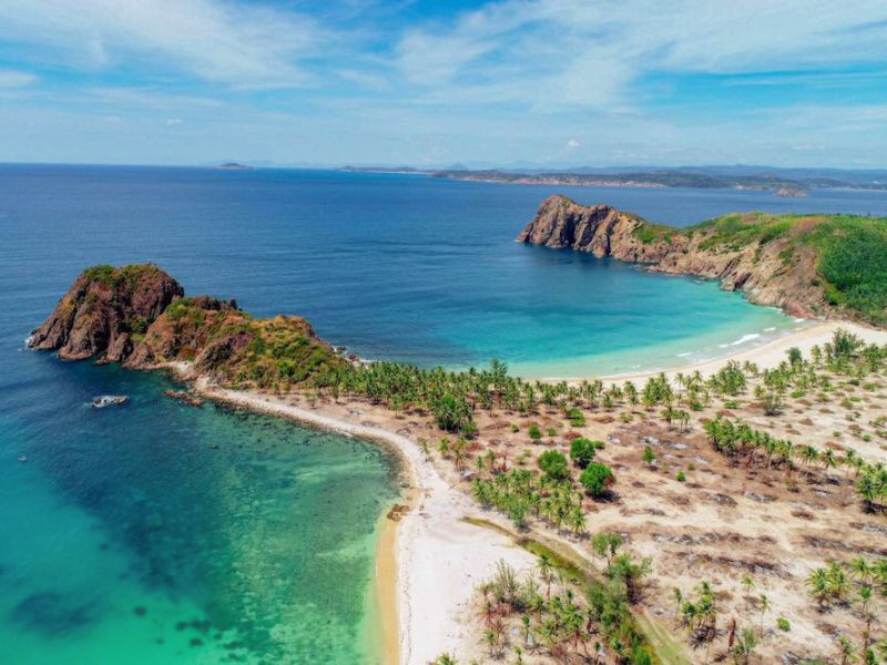 Khung cảnh biển thơ mộng tại Bãi Rạng Quy Nhơn 