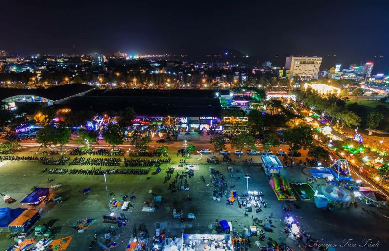 Vui chơi tại Quảng trường Quy Nhơn về đêm