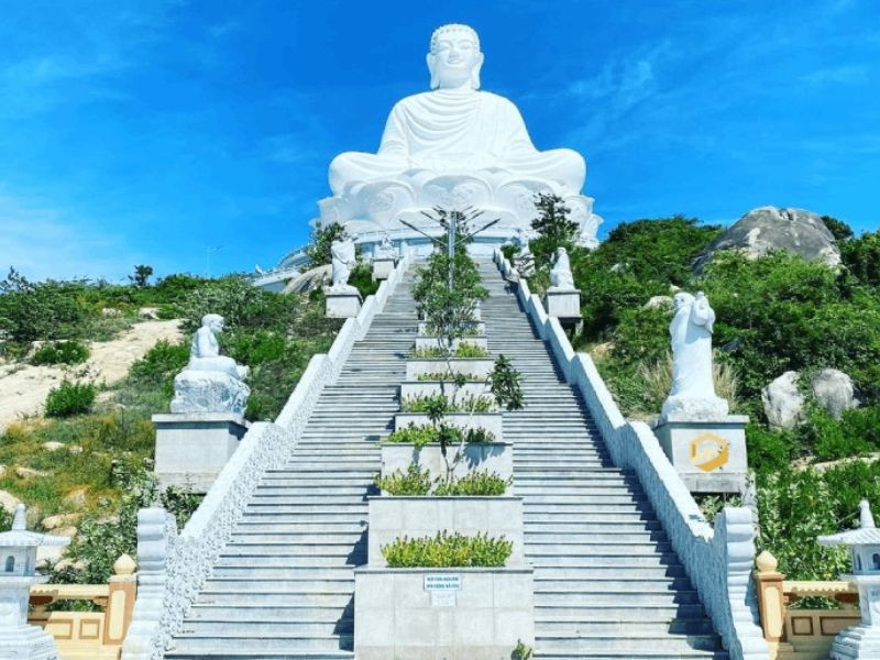 Linh Phong Thiền Tự - Nơi có tượng phật ngồi cao nhất Đông Nam Á
