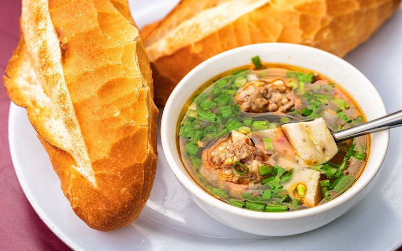 Bánh mì xíu mại Yết Kiêu