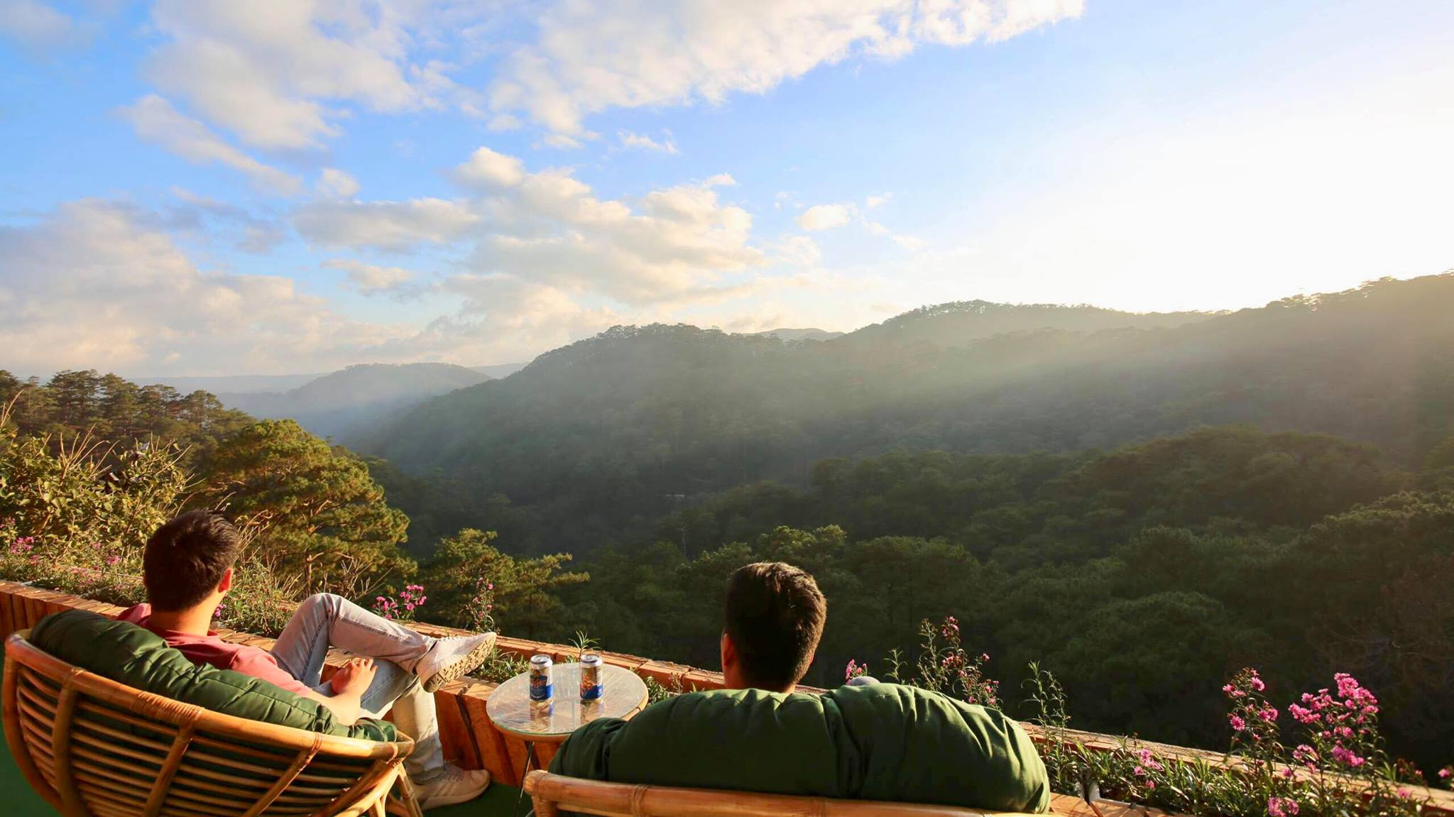 Horizon Coffee - quán cafe có view rừng thông siêu đẹp ở Đà Lạt - ảnh 3
