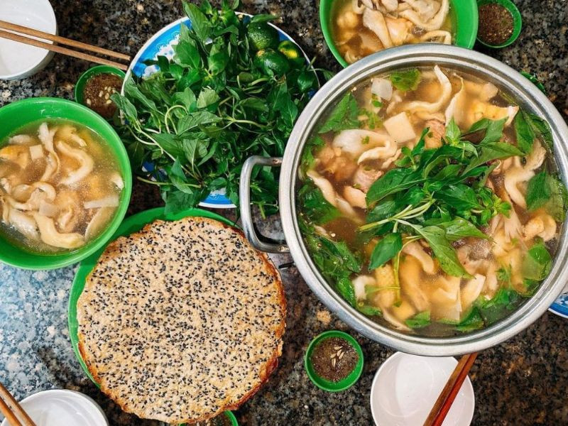 Không thể bỏ lỡ lẩu gà lá é (ảnh: sưu tầm) 