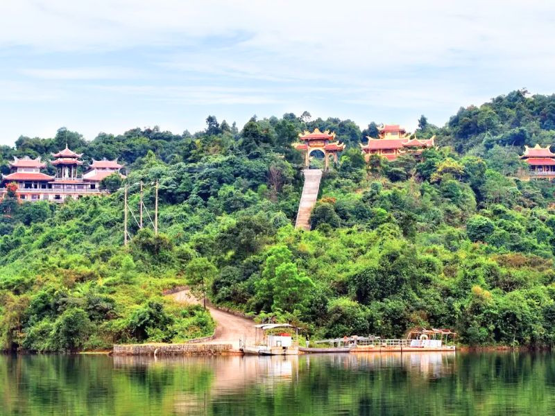 Tham quan Thiền viện Trúc Lâm lớn và đẹp nhất ở Đà Lạt 