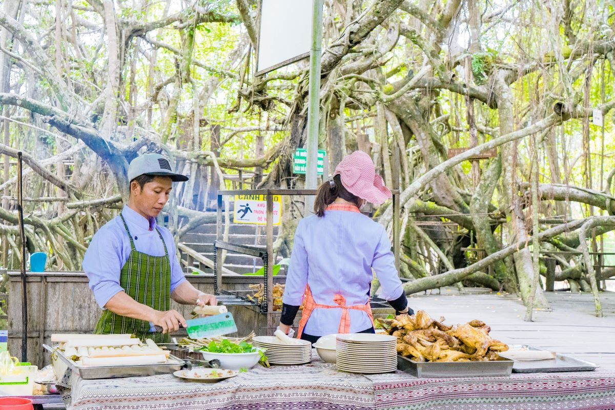 Gà nướng Cơm lam