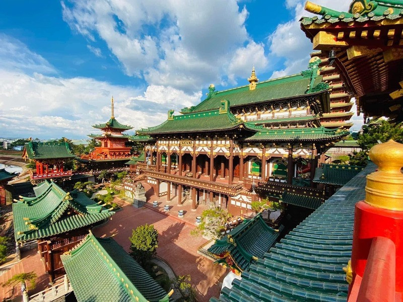 Khung cảnh uy nghiêm của chùa Minh Thành