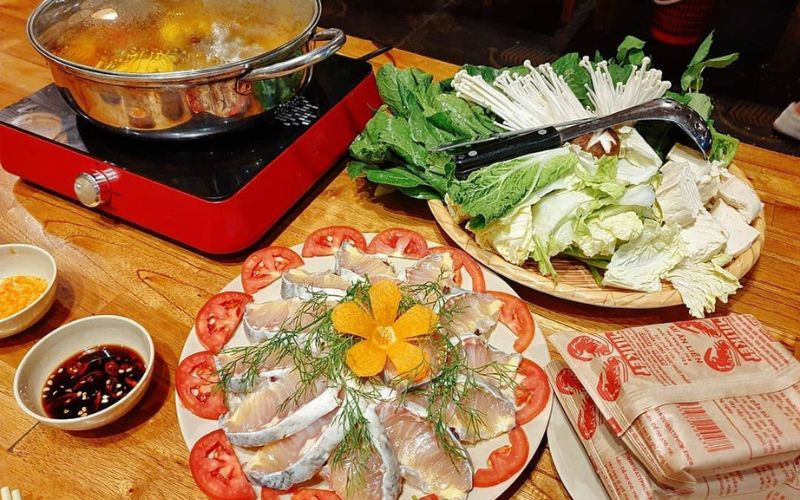 Lẩu cá tầm là món ngon Măng Đen khiến nhiều du khách say mê