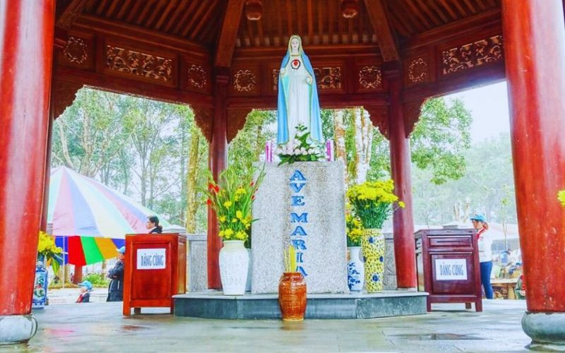 Hành hương Đức Mẹ Măng Đen