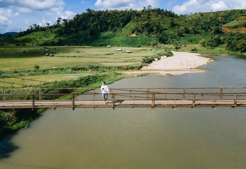Hồ Đăk Ke mang vẻ yên bình giữa không gian cây xanh của Măng Đen