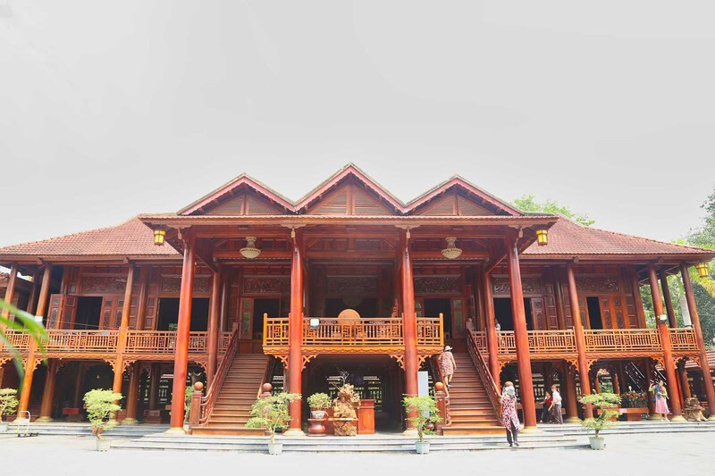 Lối kiến trúc người Thái của nhà sàn gỗ lim lớn nhất