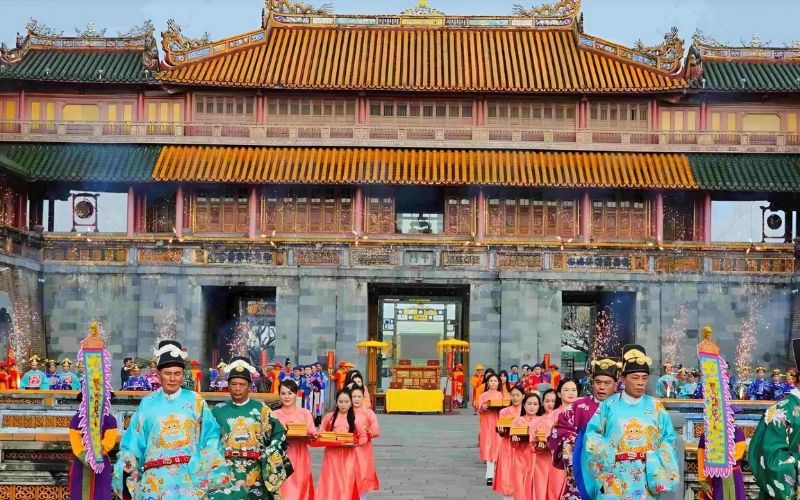 Tham quan Đại Nội, chùa Thiên Mụ trong tour Tết 2026