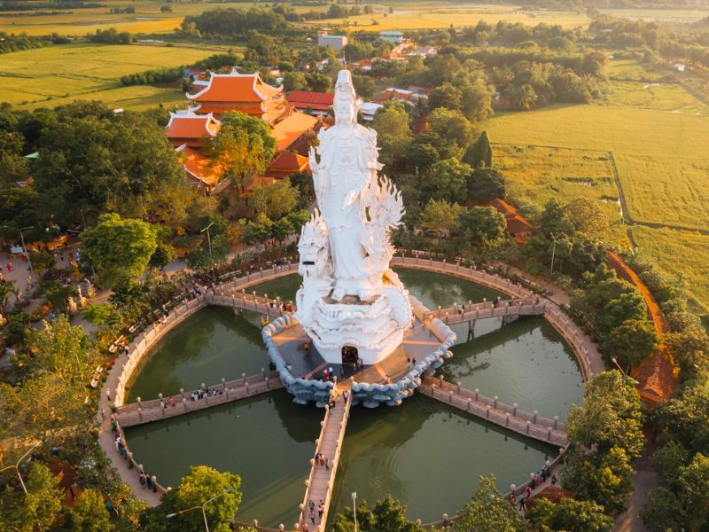 Tượng Phật Bà Quan Âm khổng lồ tại chùa Gò Kén