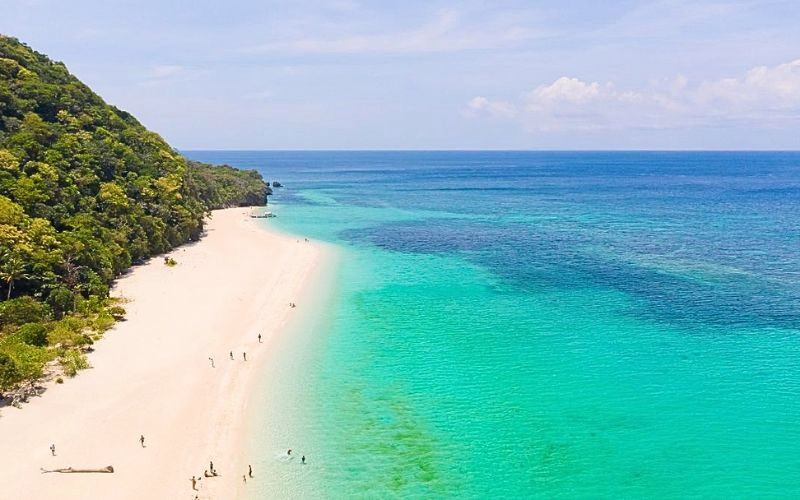 Bãi biển ở Châu Á này gây thương nhớ với cát vỏ sò độc đáo