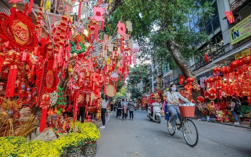 Những con phố Hà Nội ngập tràn không khí Tết 