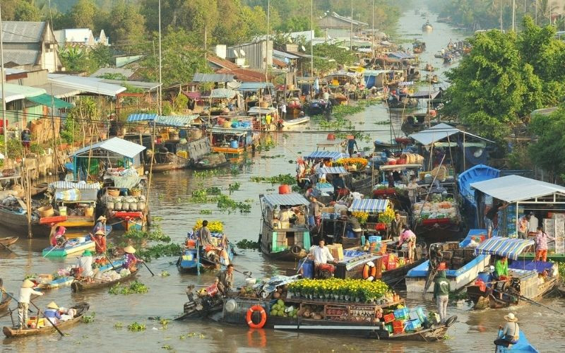 Tham quan chợ nổi ngày Tết đông đúc, tấp nập 