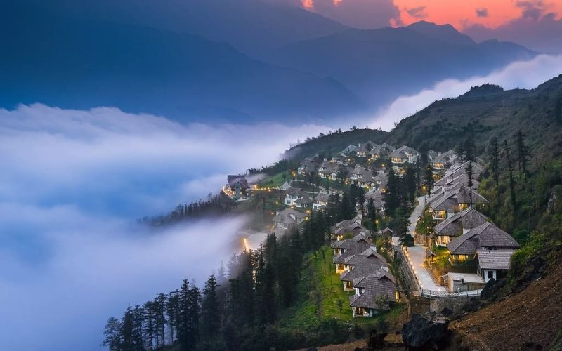 Sapa ẩn hiện trong màn sương mù và tiết trời se lạnh