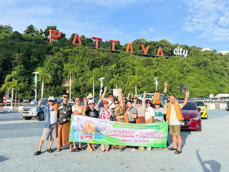 Đoàn khách du lịch Thái Lan - Đất Việt Tour Đoàn khách du lịch Thái Lan - Đất Việt Tour