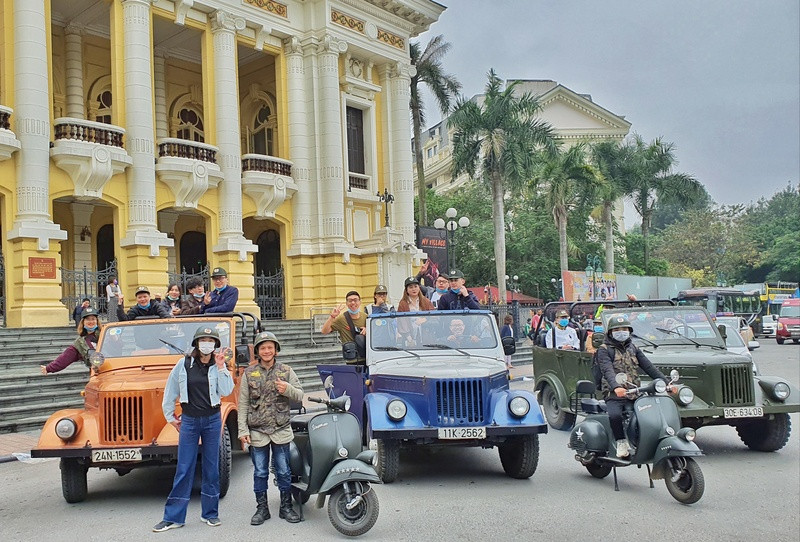 Tham quan Hà Nội bằng xe Jeep