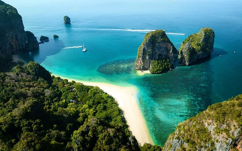 Khung cảnh yên bình và huyền bí tại Phra Nang