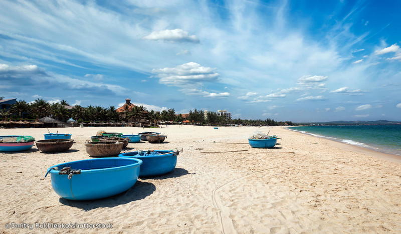 Bãi biển và đồi cát ở Mũi Né - Bình Thuận