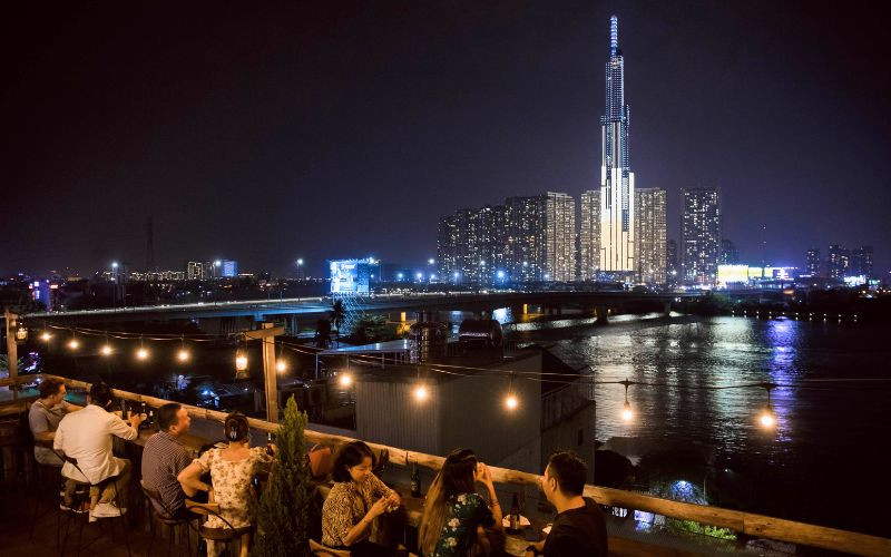 Tận hưởng pháo hoa với view toàn cảnh