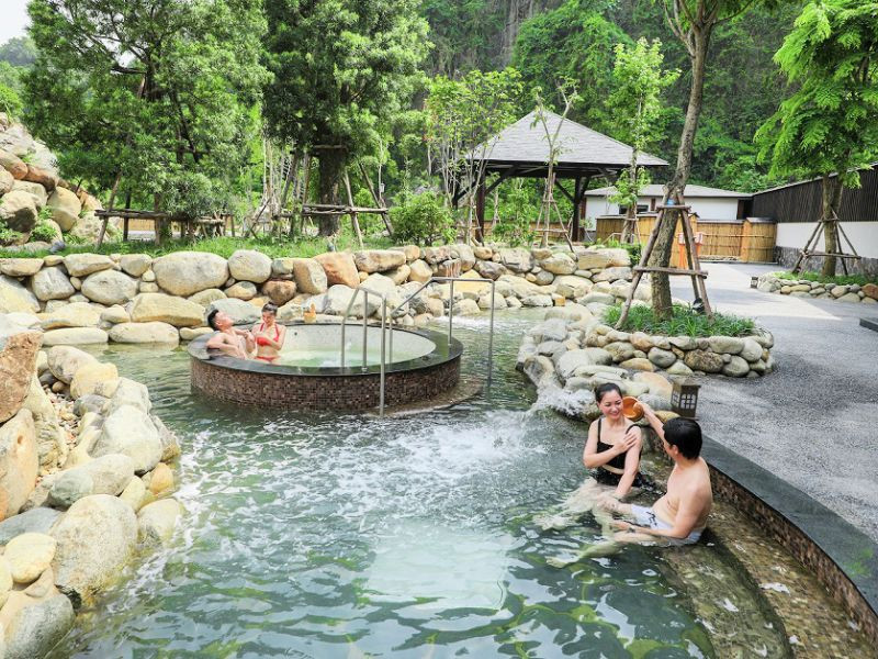 Trải nghiệm tắm khoáng nóng Trải nghiệm tắm khoáng nóng