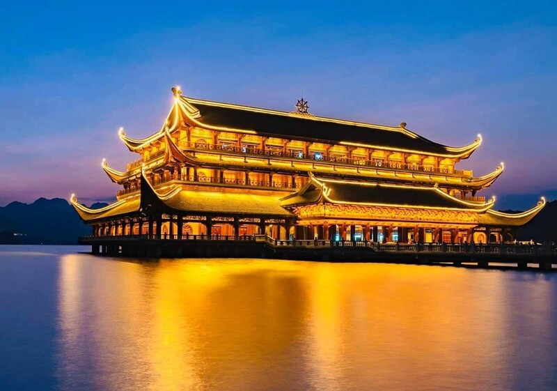 Chùa Tam Chúc về đêm