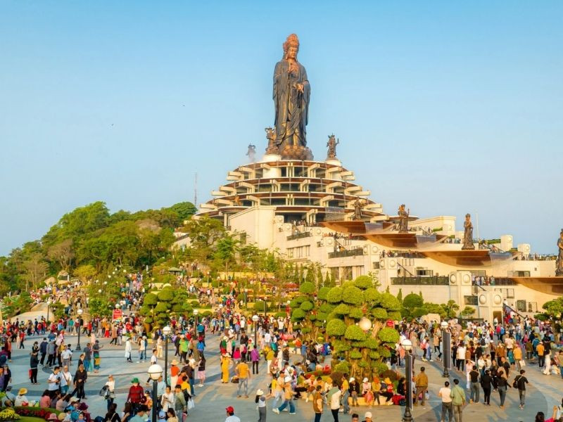 Du lịch hành hương núi Bà Đen (Tây Ninh)