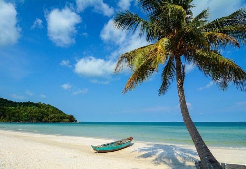 Bãi Sao nổi tiếng với bờ cát trắng mịn và làn nước xanh ngọc trong vắt 