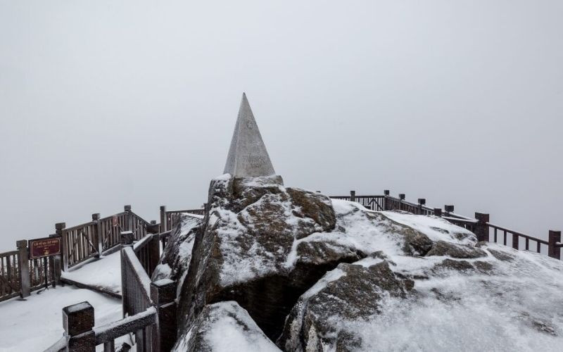 Khung cảnh nóc nhà Đông Dương vào tháng 12