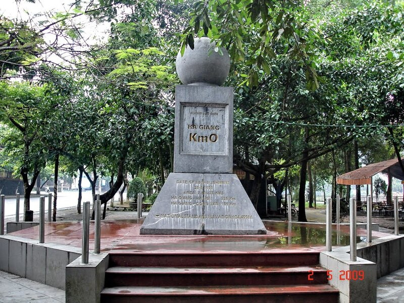 Cột mốc Km0 nằm ngay trung tâm thành phố Hà Giang 